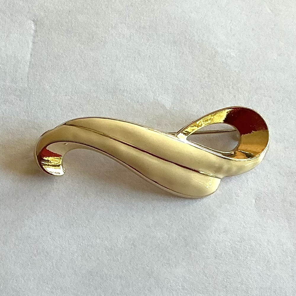 Vintage HA Vendome Elegant Gold and Cream Enamel Brooch